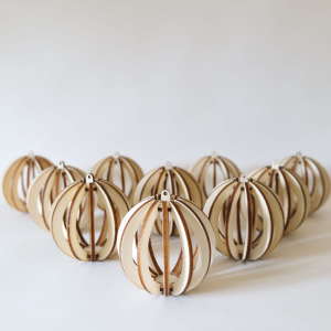 Holz-Weihnachtskugeln