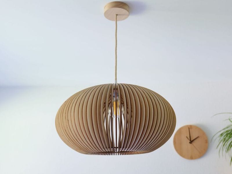 Handgefertigte Holzlampe